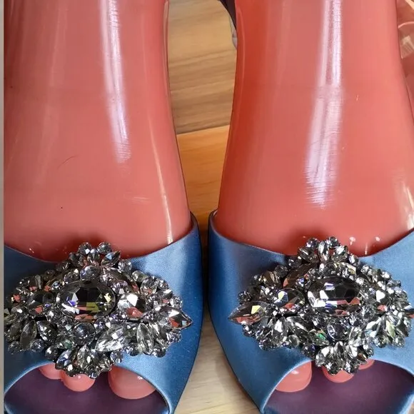 NWOT BADGLEY MISCHKA  ( 6 1/2 ) Halsey Satin Jeweled peep toe 1.5&quot; Heel