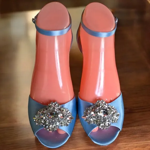 NWOT BADGLEY MISCHKA  ( 6 1/2 ) Halsey Satin Jeweled peep toe 1.5&quot; Heel