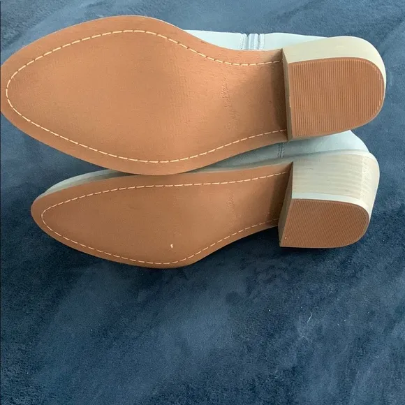 NWOT Blue Leather Western Ankle Boots with Zipper.