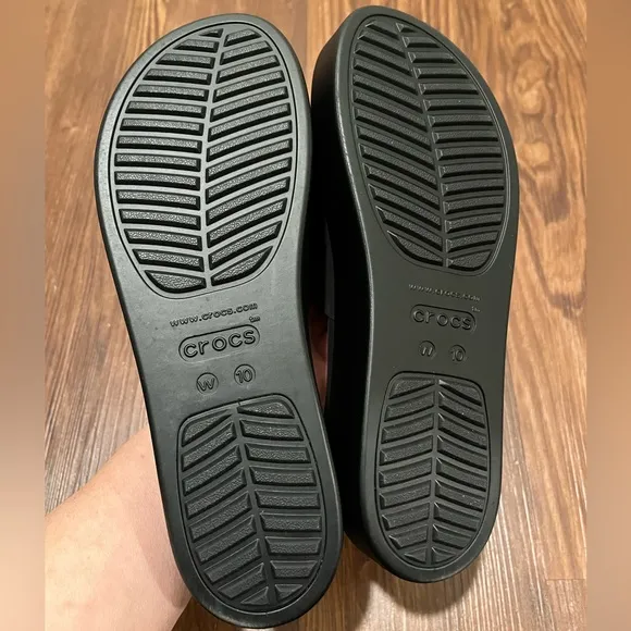 NWOT CROCS LiteRide Black Platform Sandals Size 10 W