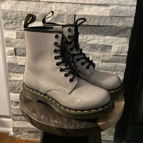 NWOT DR. MARTENS GREY PATENT LEATHER BOOTS. SIZE 6