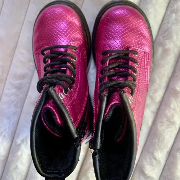 NWOT Dr. Martens Toddler Girl 1460 Patent Lamper Combat Boots | Pink Reptile | 9