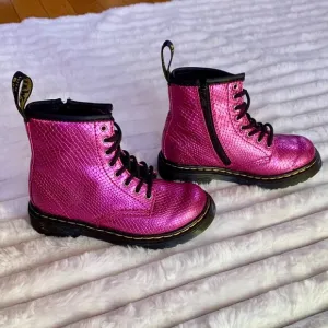 NWOT Dr. Martens Toddler Girl 1460 Patent Lamper Combat Boots | Pink Reptile | 9