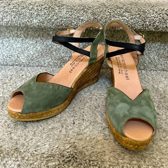 NWOT Eric Michael espadrille wedge. Olive green leather peep toe. Made in Spain.