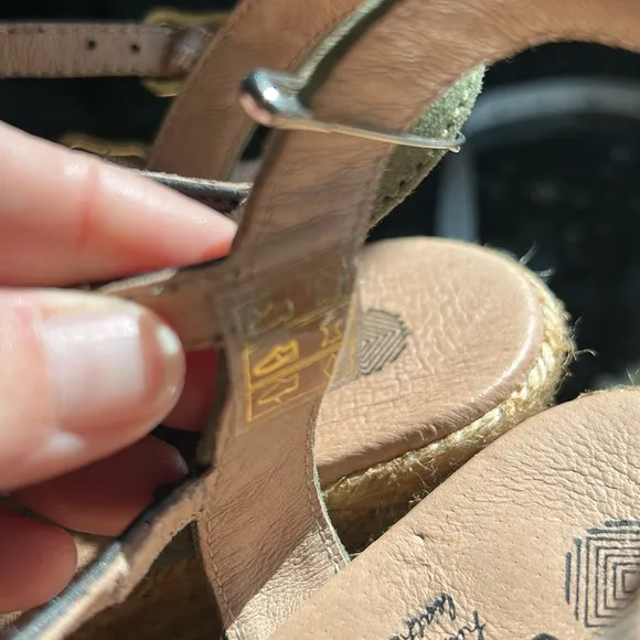 NWOT Eric Michael espadrille wedge. Olive green leather peep toe. Made in Spain.