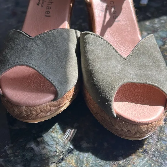 NWOT Eric Michael espadrille wedge. Olive green leather peep toe. Made in Spain.