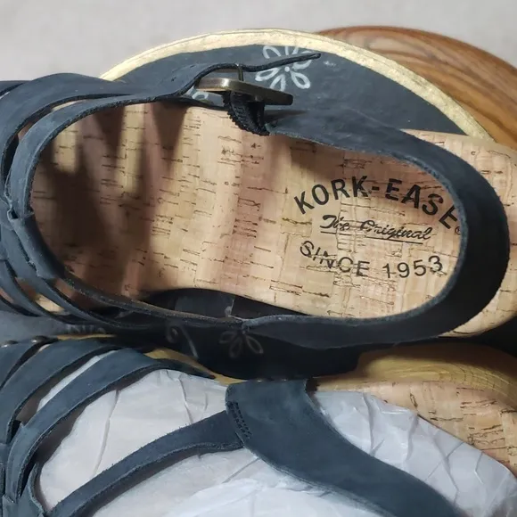 NWOT- Kork-Ease ‘Talia’ Leather Platform Sandals