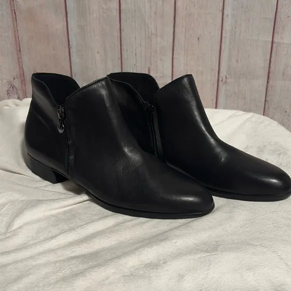 NWOT Munro Averee Leather Double Zipper Ankle Boots