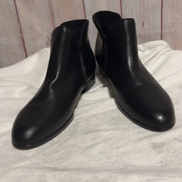 NWOT Munro Averee Leather Double Zipper Ankle Boots