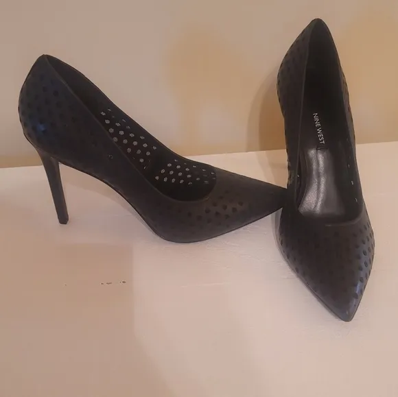 NWOT Nine West Genuine Leather Black Perforated Pointed Toe Pumps Shoes Heels