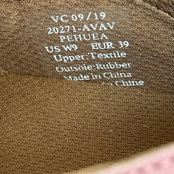 NWOT Olukai Pehua women’s slip on loafers shoes.