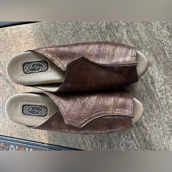 NWOT Salpy Megan Clog - Size 7.5