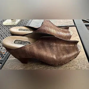 NWOT Salpy Megan Clog - Size 7.5