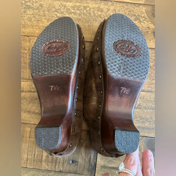 NWOT Salpy Megan Clog - Size 7.5
