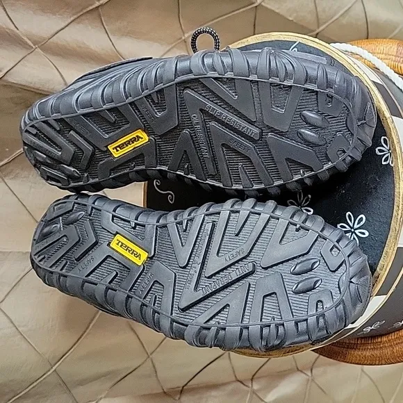 NWOT- Terra ‘Spider’ Composite Toe Safety Sneaker Shoes