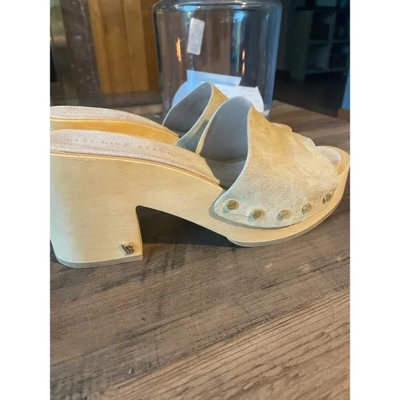 NWOT Veronica Beard HannaLee Desert 70s Wood Platform