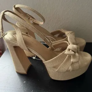NWT Antonio Melani Bindi Raffia Bow Platform Dress Sandals