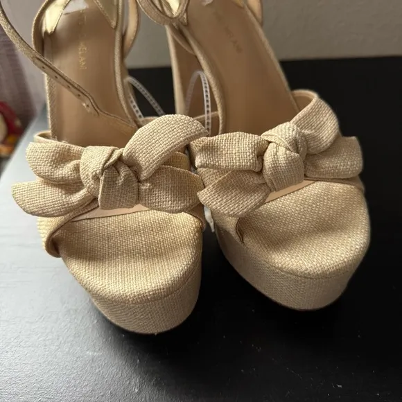 NWT Antonio Melani Bindi Raffia Bow Platform Dress Sandals