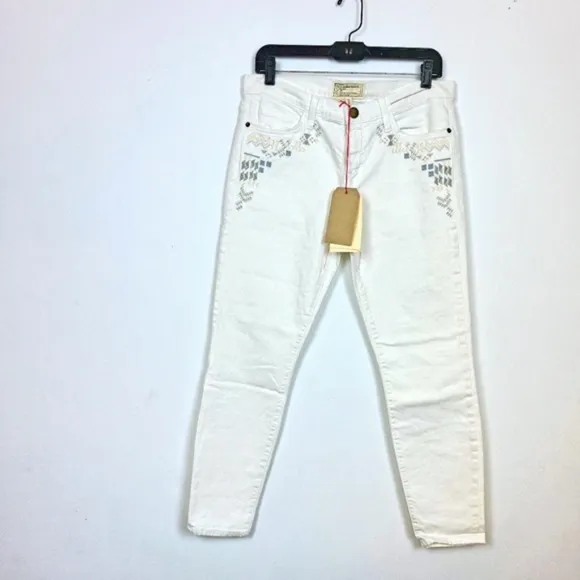 NWT current Elliott dirty white embroidery jeans