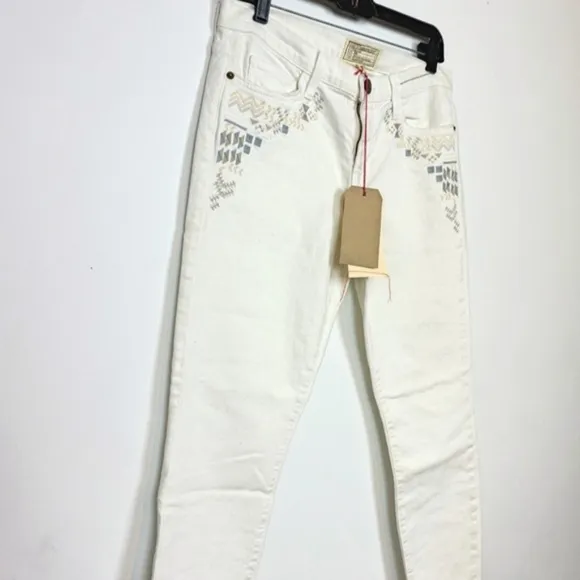 NWT current Elliott dirty white embroidery jeans