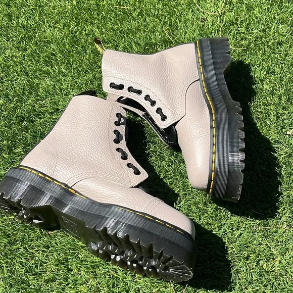 NWT DR MARTENS Sinclair Platform Boots!