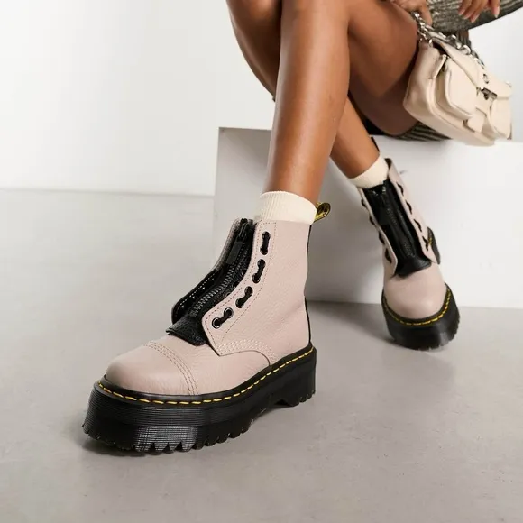 NWT DR MARTENS Sinclair Platform Boots!