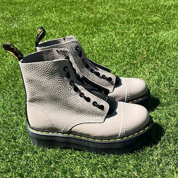 NWT DR MARTENS Sinclair Platform Boots!