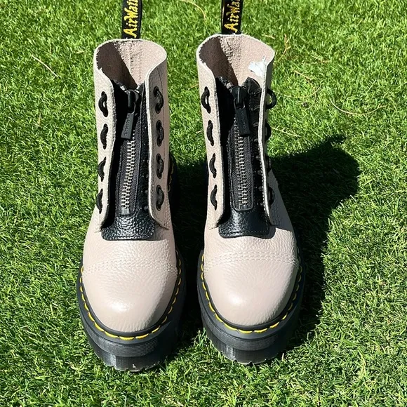 NWT DR MARTENS Sinclair Platform Boots!