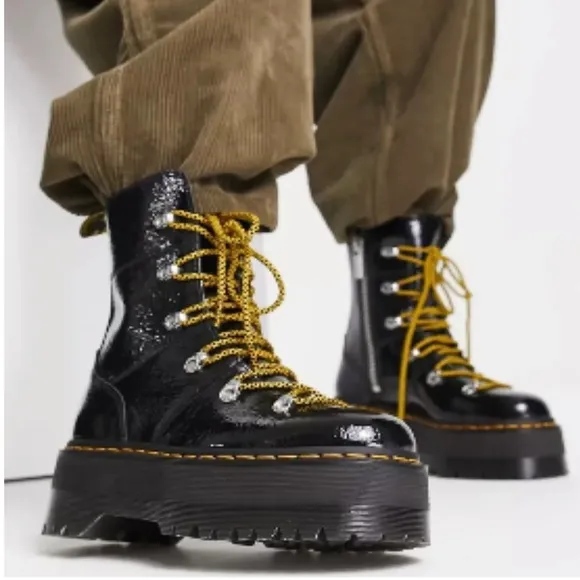 NWT Ghilana Womens platform Dr Martens boots