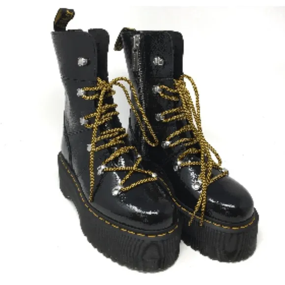 NWT Ghilana Womens platform Dr Martens boots