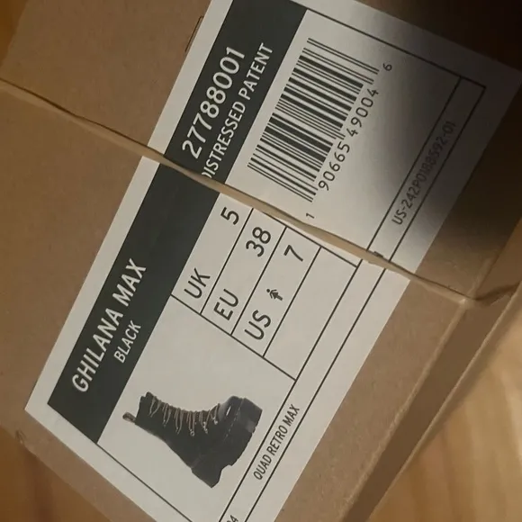 NWT Ghilana Womens platform Dr Martens boots