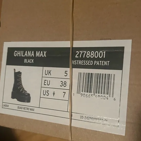 NWT Ghilana Womens platform Dr Martens boots
