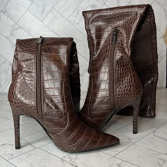NWT Guess Los Angeles Brown Leather Crocodile Print Bonis Boot Shoe Size 6.5M