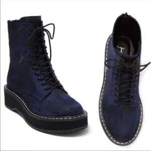 NWT Kendall &amp; Kylie Navy Camo Hunting Combat Boot