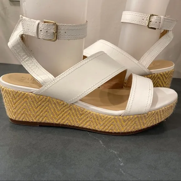 NWT Naturalizer sz 10.5 Ursa white leather espadrille sandals