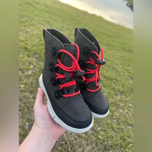 NWT Sorel Kids Gray and Red Boots Size 10