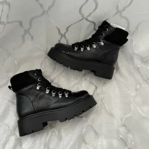 NWT Steve Madden Reyen black leather platform boots