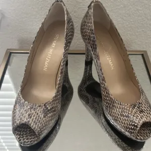 NWT Stuart Weitzman Brown Peep Toe Pumps