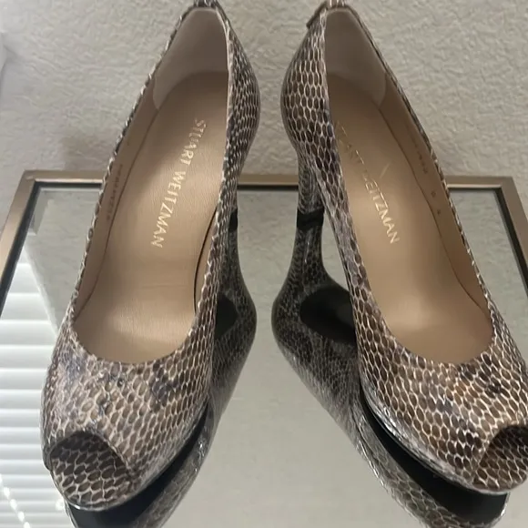 NWT Stuart Weitzman Brown Peep Toe Pumps