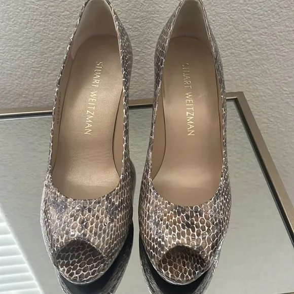 NWT Stuart Weitzman Brown Peep Toe Pumps