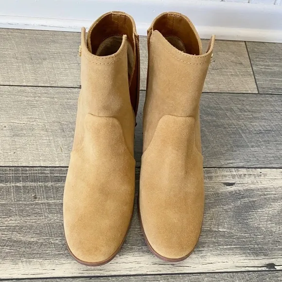 NWT Tory Burch Sabe Caramel Suede Ankle Booties Rounded Toe Block Heel Size 11