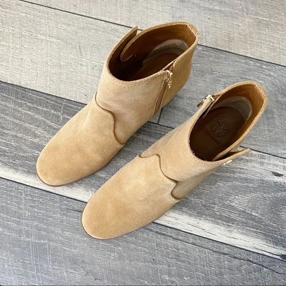 NWT Tory Burch Sabe Caramel Suede Ankle Booties Rounded Toe Block Heel Size 11