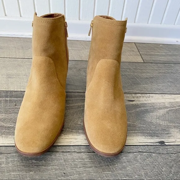 NWT Tory Burch Sabe Caramel Suede Ankle Booties Rounded Toe Block Heel Size 11