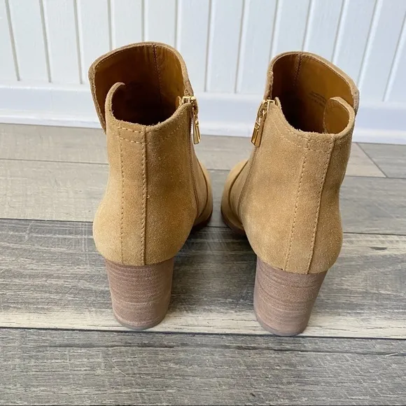 NWT Tory Burch Sabe Caramel Suede Ankle Booties Rounded Toe Block Heel Size 11