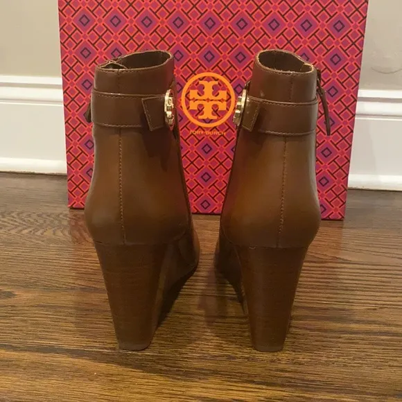 NWT Tory Burch Sofia brown leather wedge boot