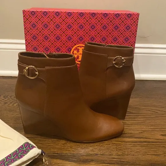 NWT Tory Burch Sofia brown leather wedge boot
