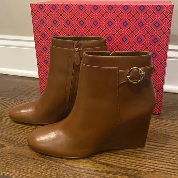 NWT Tory Burch Sofia brown leather wedge boot