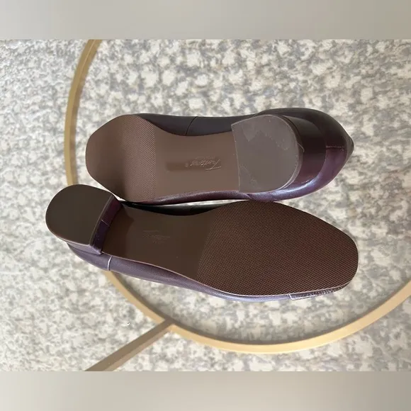 NWT Trotters Daisy Pump, Burgundy Snake, 10 M and 9 M