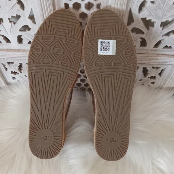 NWT UGG GLADIATOR SANDALS SIZE 10