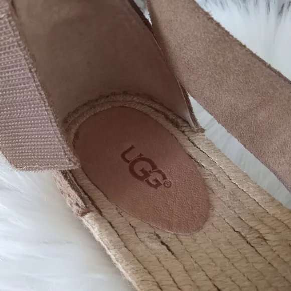 NWT UGG GLADIATOR SANDALS SIZE 10